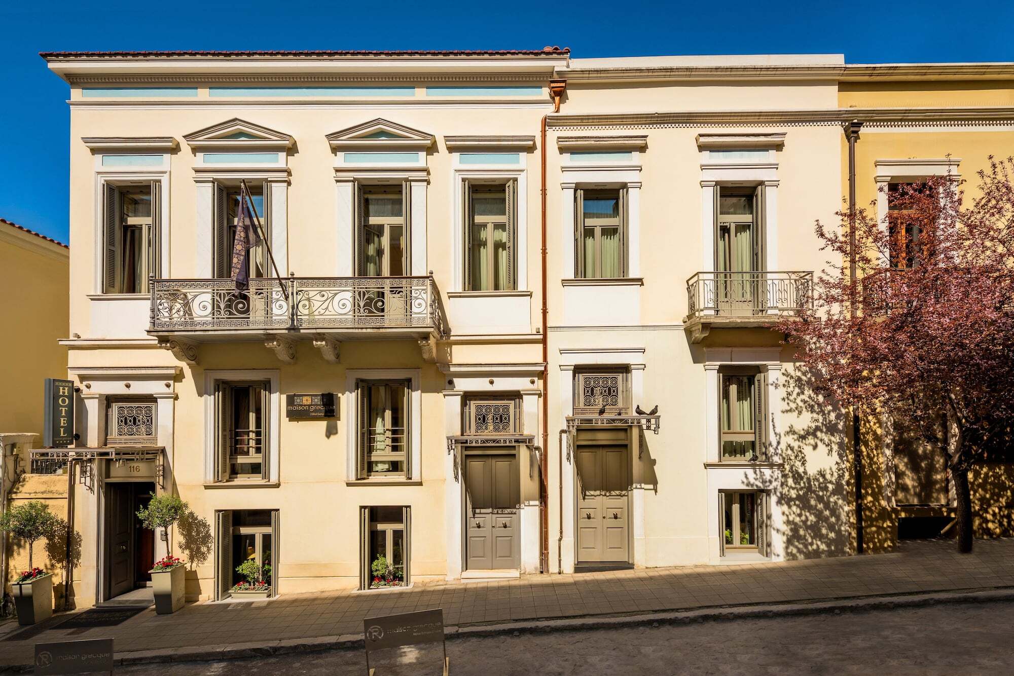 Maison Grecque Hotel Extraordinaire Patras Exterior photo